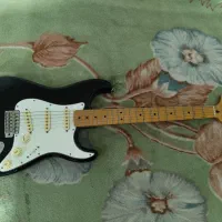 گیتار fender jimi hendrix به همراه امپ gt40 فندر