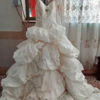 لباس عروس با دنباله بلند