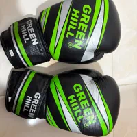 دستکش کیک بوکس و کلاه کیک بوکس