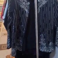 مقداری لباس در هرسین فروشی