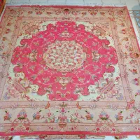 فرش دستباف تبریز مربع گل ابریشم ۲*۲رنگ خاص