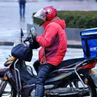 تعدادی پیک موتوری با گواهی نامه 22سال به بالا