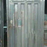 درآهنی خانه باغ یا انبار