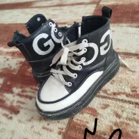 کفش|کیف، کفش، کمربند|خوی, |دیوار