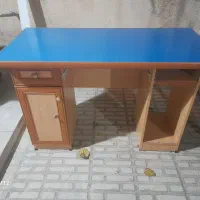 میز نهارخوری و میز تحریر به همراه صندلی گردان