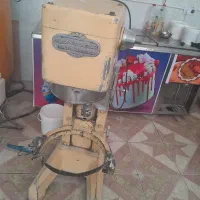 یک سری وسایل قنادی به فروش میرسد