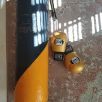 کیسه بوکس و دستکش بوکس