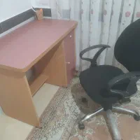 میز تحریر و صندلی چرخ دار اداری