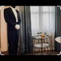 خدمتکار منزل آقا هستم