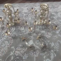 یک جفت لوستر قدیمی و دیوار کوب