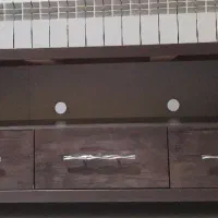 یک عدد بخاری و یک عدد میز تلویزیون