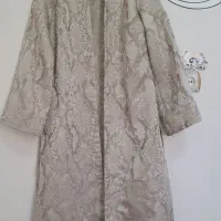 تعدادی لباس در حد نو|لباس|قائن, |دیوار