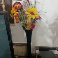 گلدان شیشه ای با شاخه های گل مصنوعی|گل مصنوعی|اهواز, اهواز|دیوار