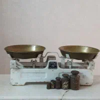 ترازو قدیمی کف برنجی