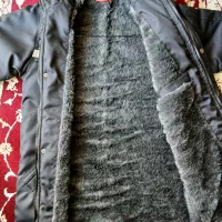 کاپشن|لباس|پیر بکران, |دیوار