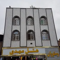 یک نفر آقا جهت خدمات و نظافت شیفت شب