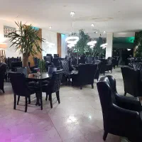 استخدام نیروی کار درکافه رستوران باغ مجلل