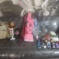 تعدادی عروسک واسباب بازی