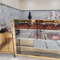 ویترین شیرینی فروشی