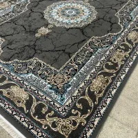 /-فرش با طرح و رنگهای مختلف و شکیل)/