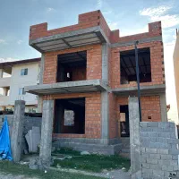 فروش-ویلای-مدرن-نیمه-ساخت-شهرکی