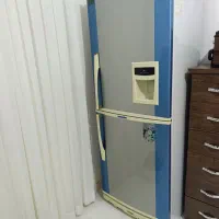 با سلام یک عدد یخچال و میز تلویزیون وسبزی خوردکن