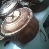 دو تا قابلمه مسی و یک عدد ماهیتابه