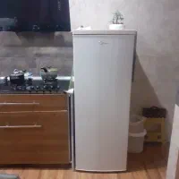 یخچال midea  دارای پنچ طبقه و یک کشو