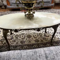 میز جلو مبلی برنجی با سنگ مرمر