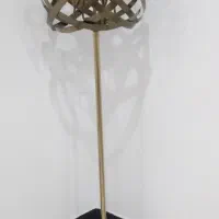 آباژور ایستاده