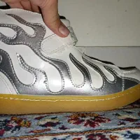 کفش|کیف، کفش، کمربند|شاهنجرین, |دیوار