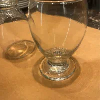 لیوان گیلاسه