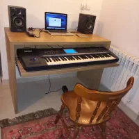 میز هوم استودیو و کیبورد