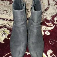 چند عدد کفش در حد نو