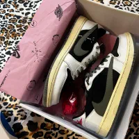 کتونی نایک ترویس