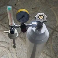 کپسول اکسیژن به همراه مانومتر