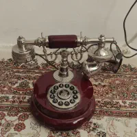 تلفن چوبی قدیمی سالم سالم از نظر فنی