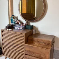 تخت خواب و میز توالت