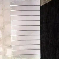 یک عدد ویترین و یک عدد رگال دیواری در حد نو