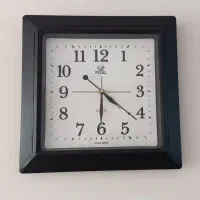 ساعت دیواری بسیار تمیز وسالم سایز ۳۵در۳۵