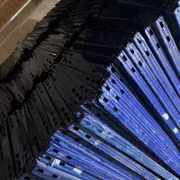 قفسه و میز برای لوازم یدکی