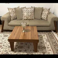 کاناپه سه نفره و میز جلو مبلی