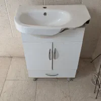 روشویی کابینتی دارای شکستگی