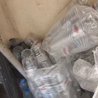 بطری خالی اب معدنی تمیز