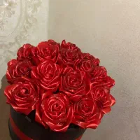 ۱۷ شاخه گل رز قرمز
