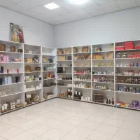 قفسه های ام دی اف 7 طبقه با ابعاد 1*2.60 در حد نو