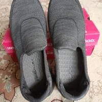 یک جفت کفش اسکیچرز