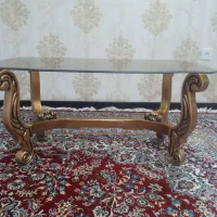 میز عسلی رنگ طلایی