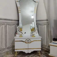 آیینه و کنسول