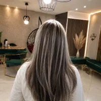 اجاره ی صندلی در سالنی زیبا با دسترسی آسان